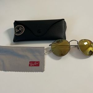 Round wire-frame Rayban Sunglasses with green mirrored lenses